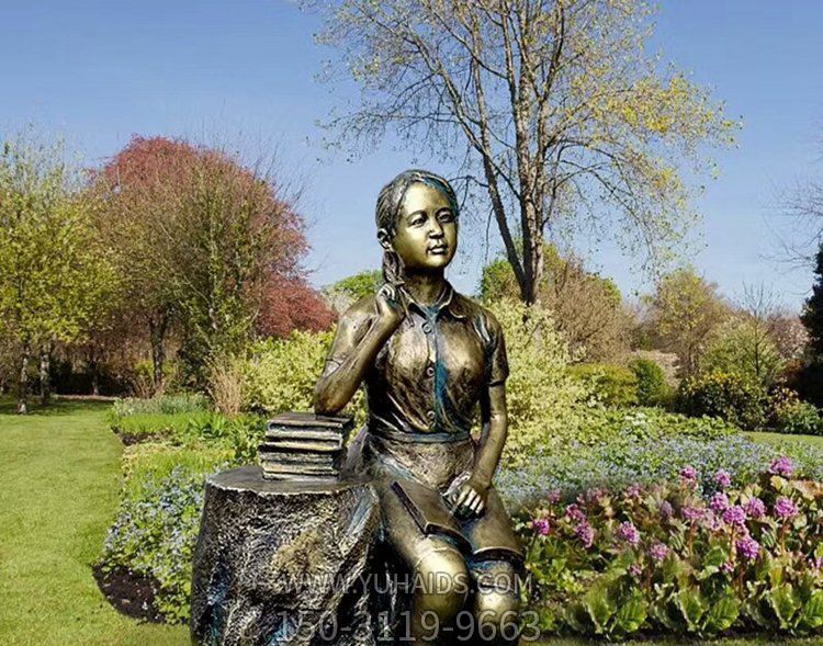 草坪園林創意玻璃鋼仿銅讀書雕塑