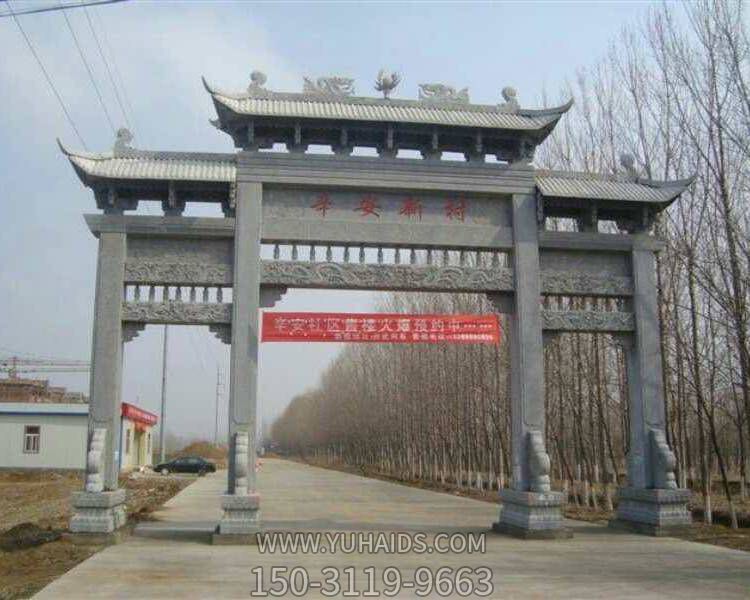 三間四柱仿古牌樓，青石村口入村牌坊雕塑