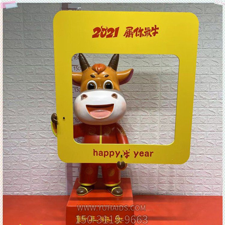 商場祝賀新春玻璃鋼卡通創意小牛景觀雕塑