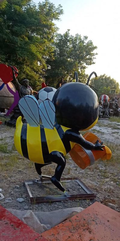 學(xué)?；▓@小區(qū)倒蜂蜜玻璃鋼蜜蜂雕塑