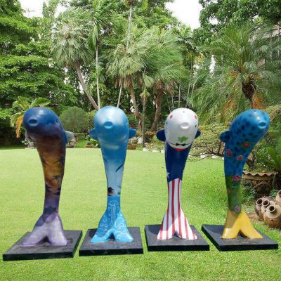 玻璃鋼彩繪海豚，可愛的立式海豚雕塑擺件