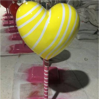 店鋪商場創意玻璃鋼愛心雕塑