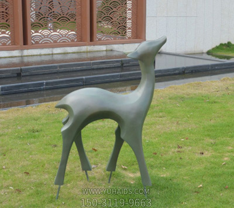 公園草坪創意抽象鹿雕塑