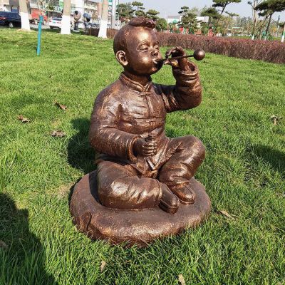 童趣系列人物，吹泡泡的小男孩