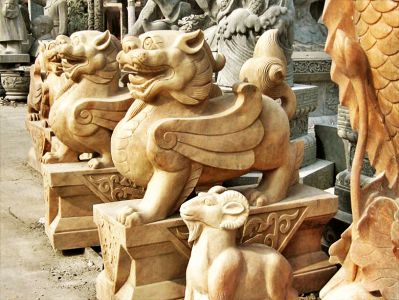 戶外景區黃蠟石石雕鎮宅辟邪貔貅雕塑