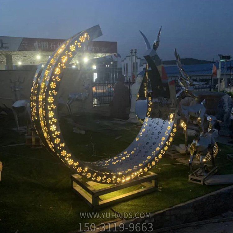 酒店戶外會所不銹鋼鏤空創意月牙雕塑