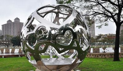 戶外草坪創意不銹鋼愛心鏤空球雕塑