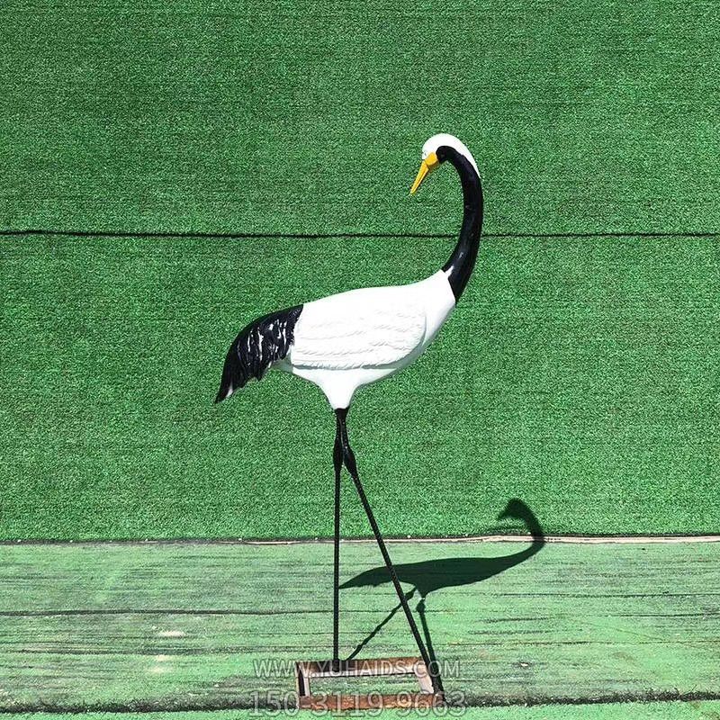 公園景區玻璃一只行走的鶴雕塑