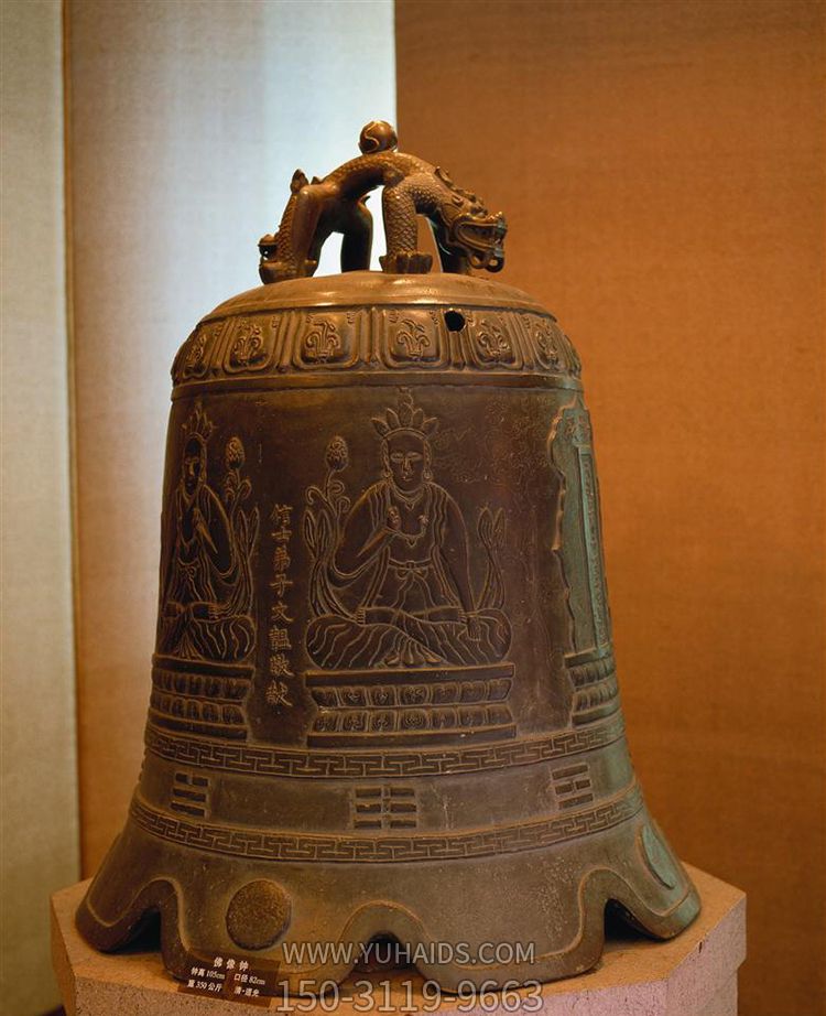 博物館展覽中華傳統工藝佛像花紋的鐘雕塑