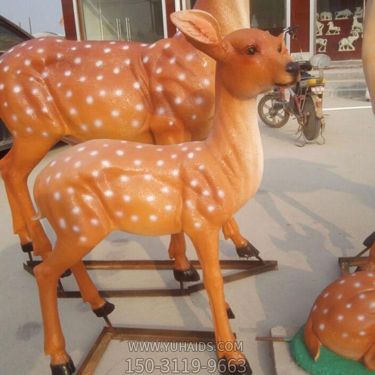 玻璃鋼戶外公園動物景觀梅花鹿雕塑