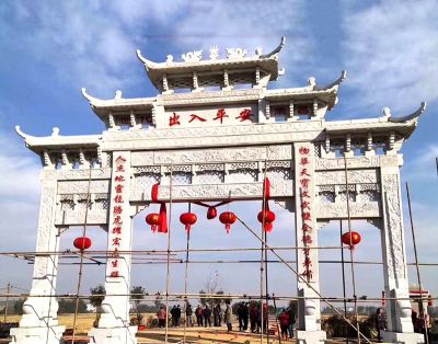 農(nóng)村建設(shè)裝飾村口擺放三門(mén)仿古建筑牌坊