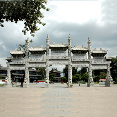 景區(qū)大型五門(mén)浮雕柱石牌坊