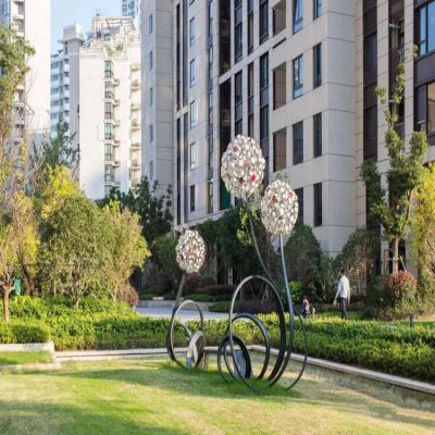 小區園林草地擺放不銹鋼鏤空創意花朵雕塑