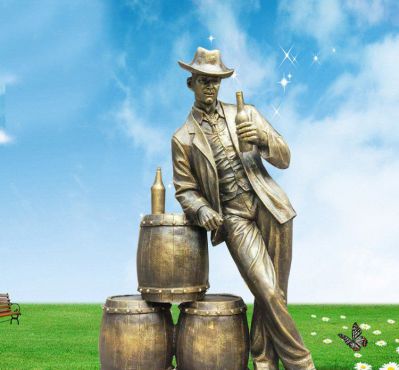 戶外景區西方人物靠著酒桶景觀酒文化雕塑