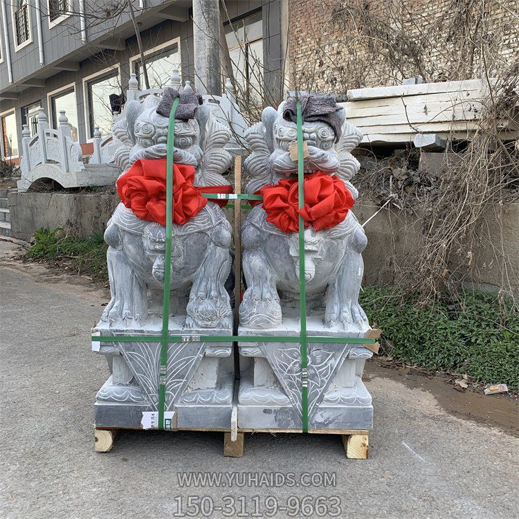 青石石獅子一對(duì)雕塑