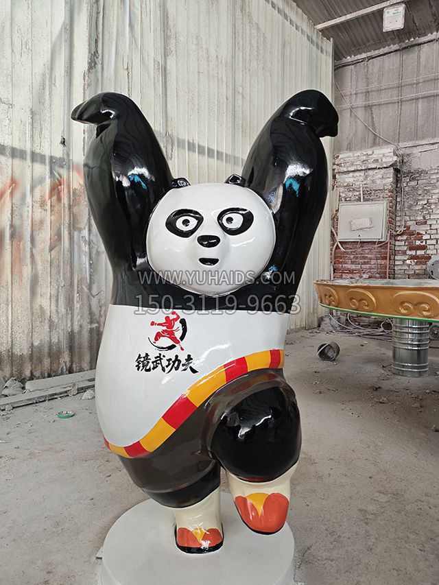 白鶴展翅玻璃鋼功夫熊貓雕塑