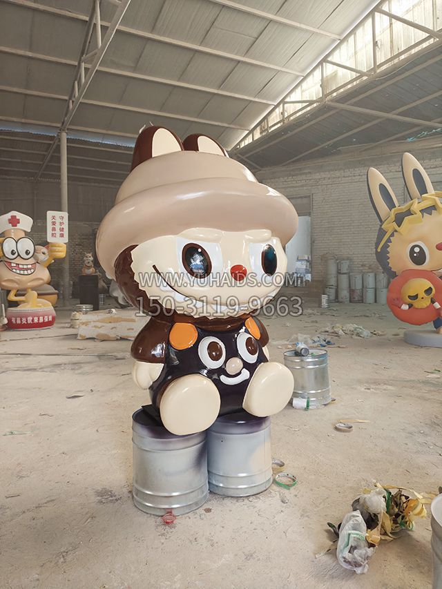 坐姿拉布布卡通雕塑