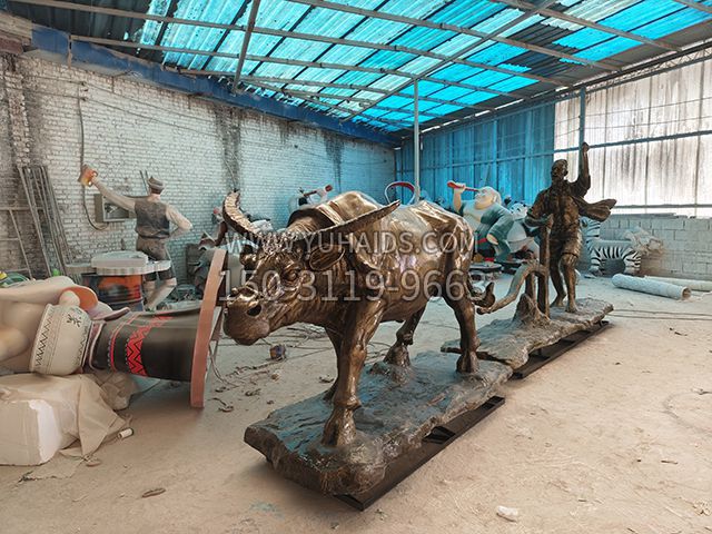農(nóng)夫和牛——玻璃鋼仿銅耕地牛雕塑