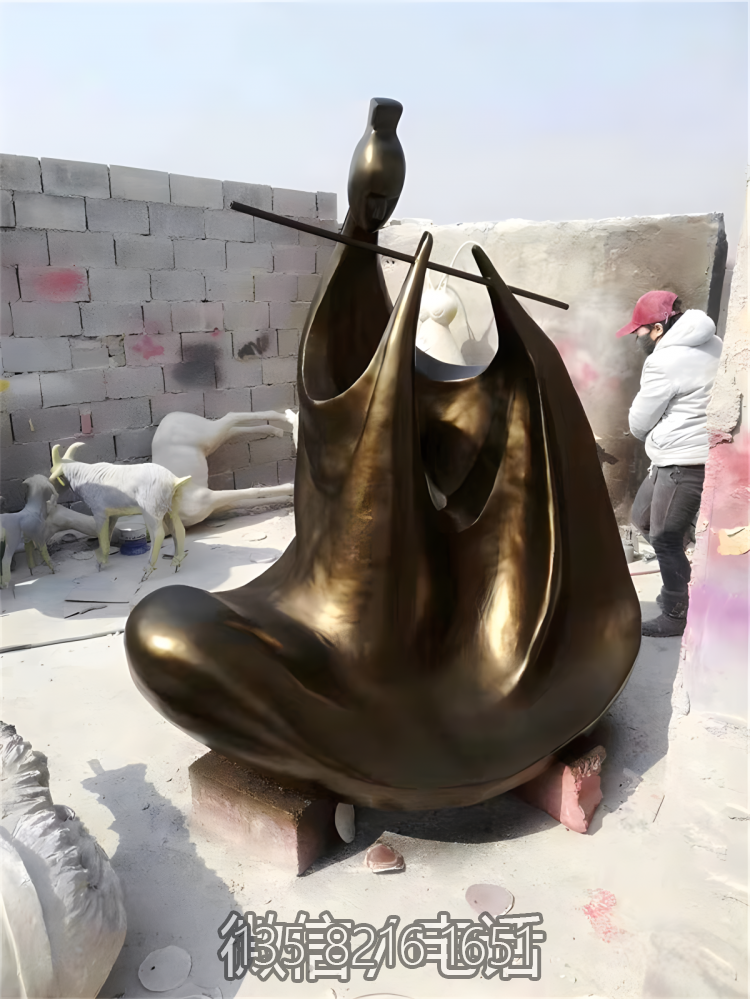 玻璃鋼仿銅吹笛子的抽象古代人物雕塑