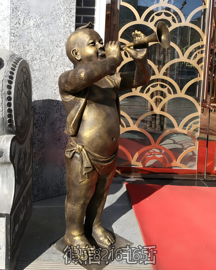 酒店門口景觀玻璃鋼仿銅吹嗩吶的兒童雕塑
