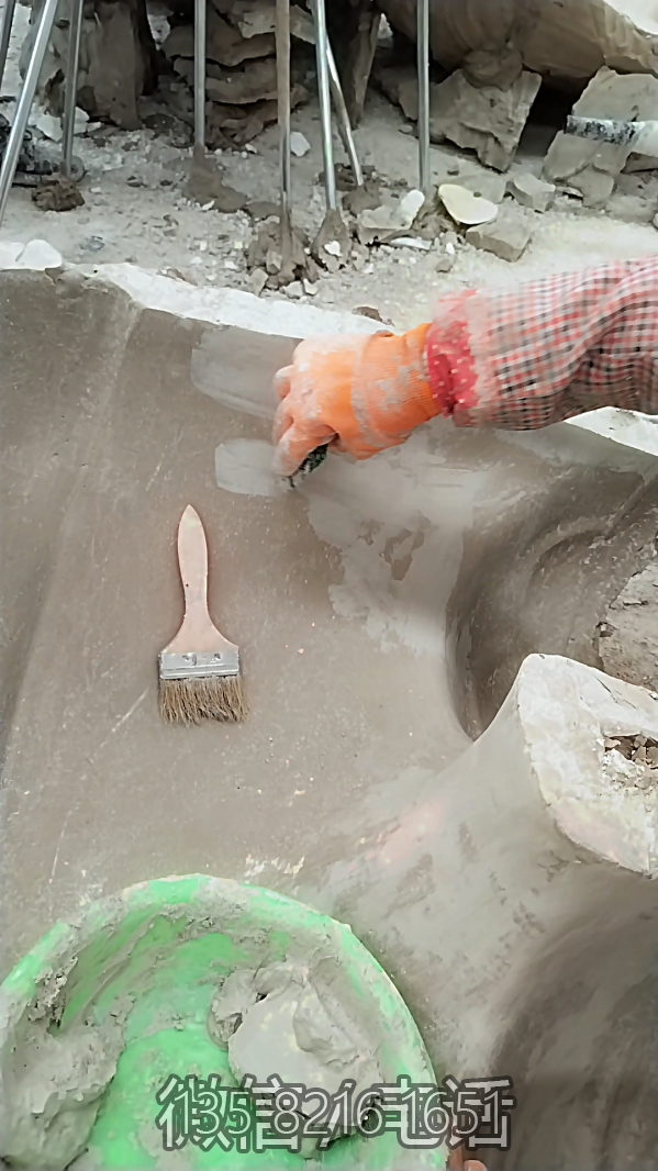 用原子灰精修模具 用原子灰精修模具