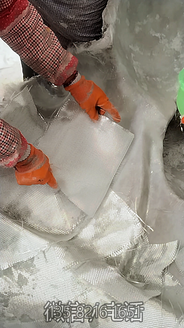 鋪貼透明纖維布 鋪貼透明纖維布