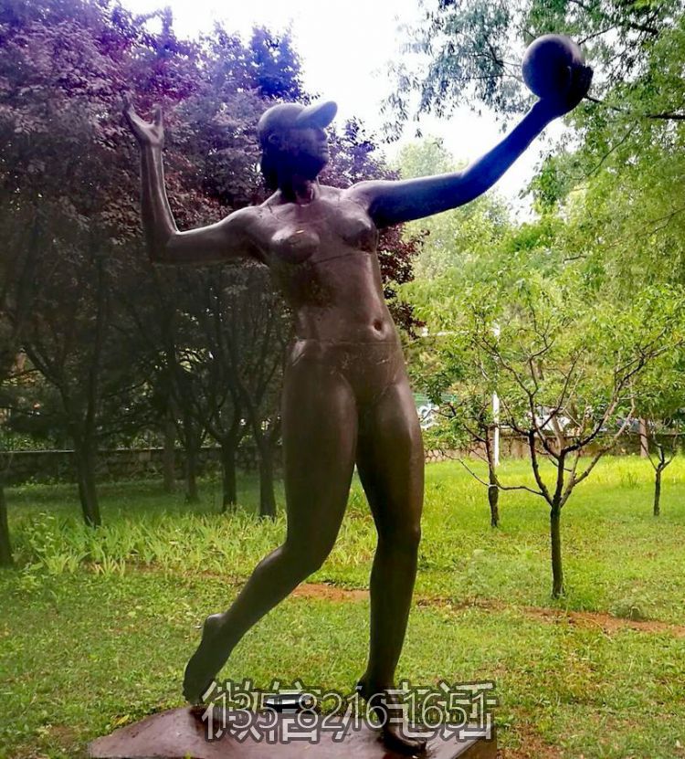 公園戶外景觀玻璃鋼仿銅運動打排球的人物雕塑