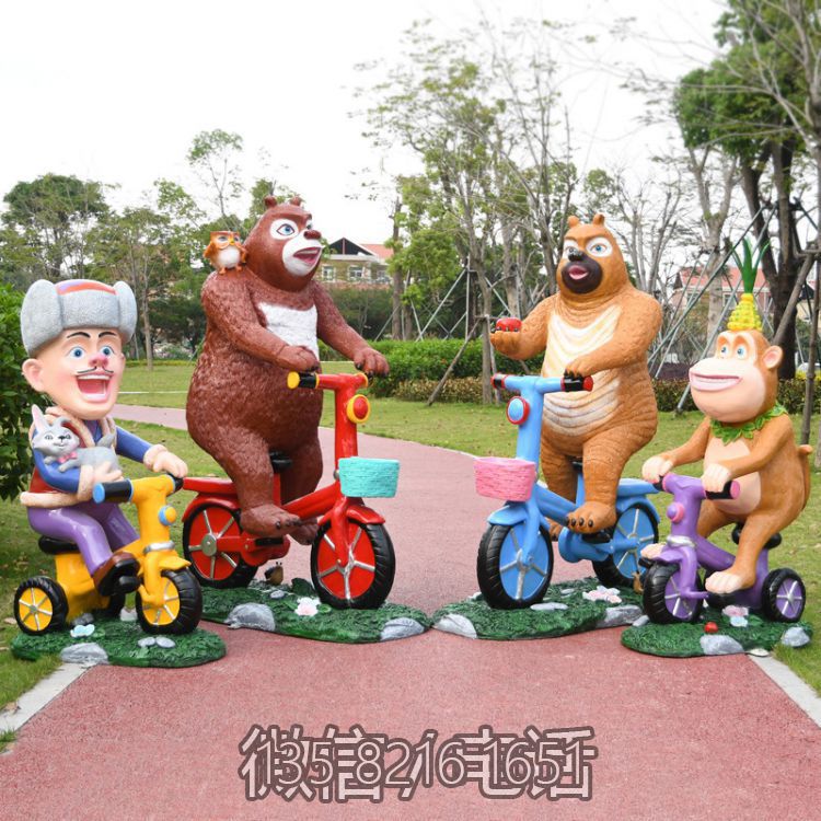 景區(qū)廣場(chǎng)騎自行車的熊出沒(méi)卡通人物玻璃鋼雕塑
