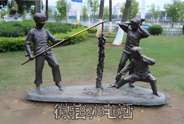 戶外園林景觀玻璃鋼仿銅放鞭炮的情景人物雕塑