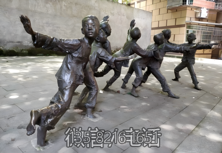 老鷹抓小雞童趣人物情景雕塑