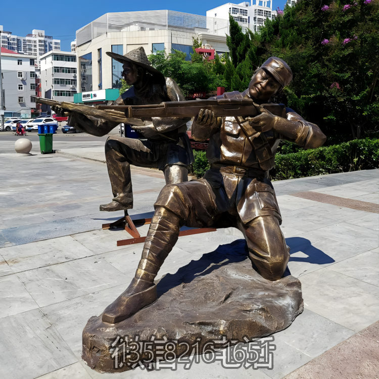 玻璃鋼射擊的八路軍戰士雕塑