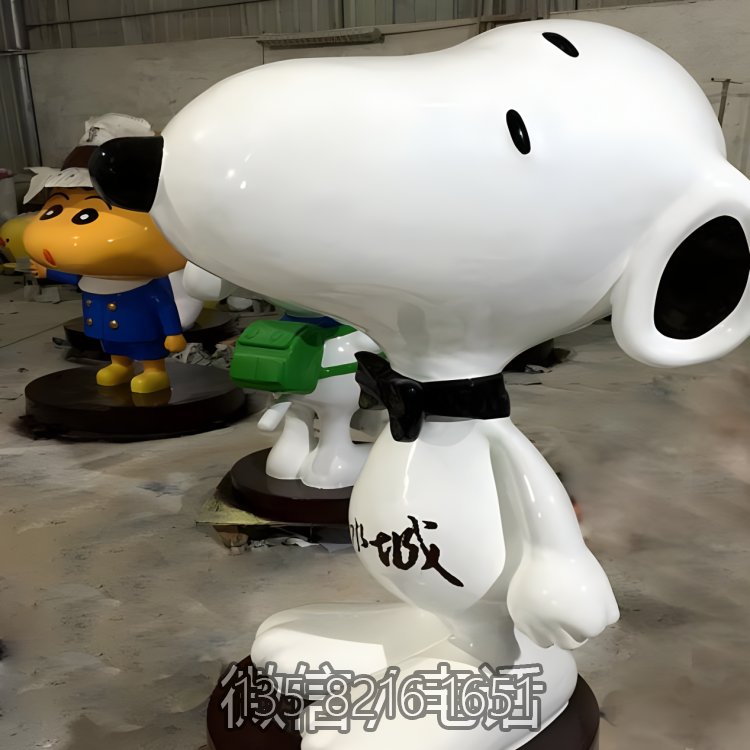 商場(chǎng)景觀小品玻璃鋼卡通樹脂公仔Snoopy雕塑