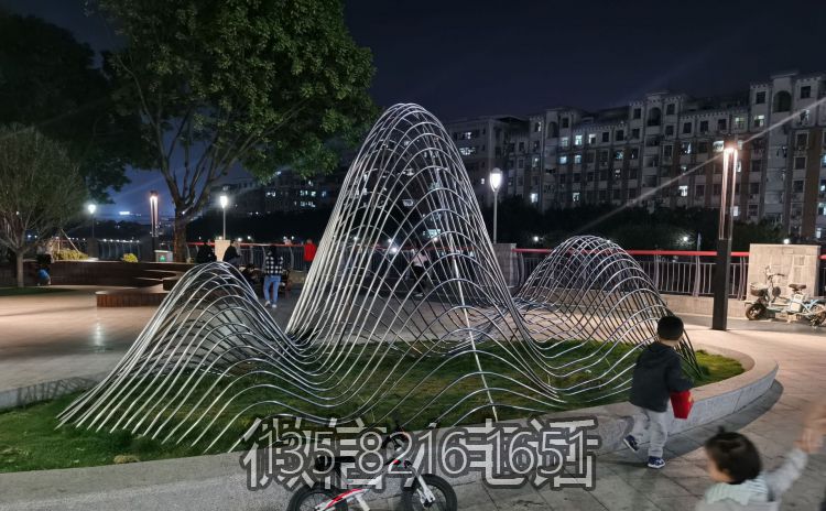 公園小區不銹鋼假山雕塑抽象立體鏤空鐵藝山形山峰山巒造型