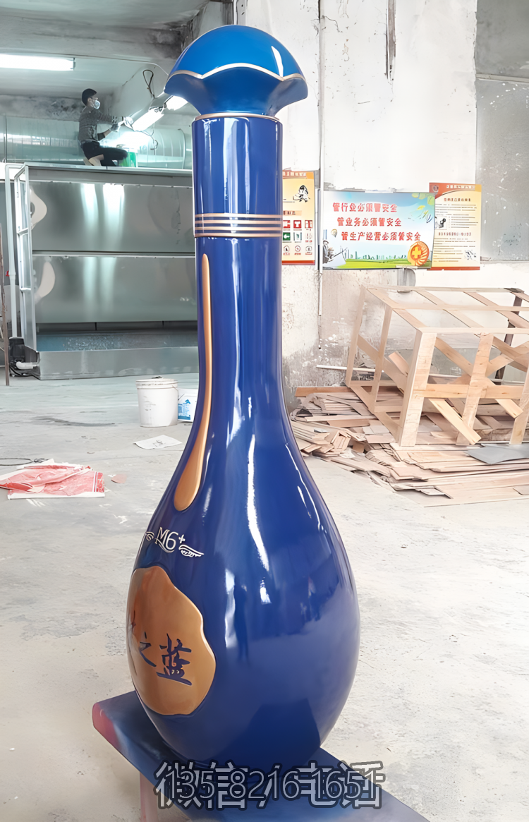 夢之藍玻璃鋼仿真白酒瓶雕塑