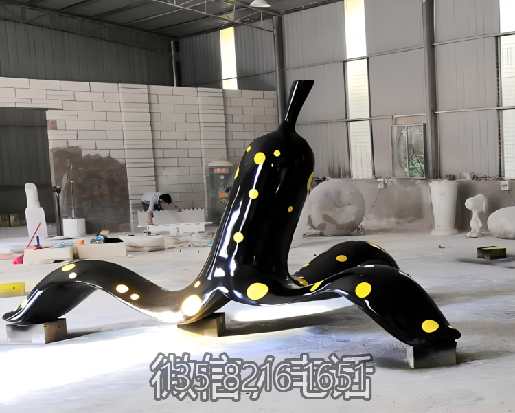 玻璃鋼彩繪香蕉皮創(chuàng)意雕塑