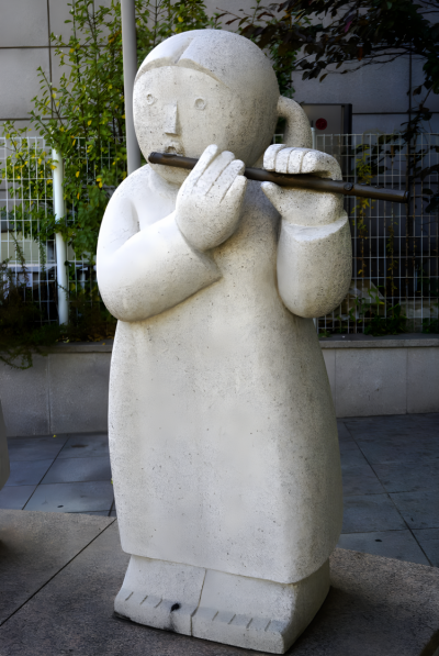 園林戶外石雕吹笛子的女孩雕塑