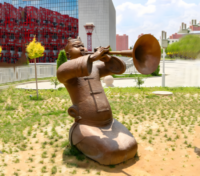 草坪戶外鍛銅創(chuàng)意吹嗩吶的人物雕塑