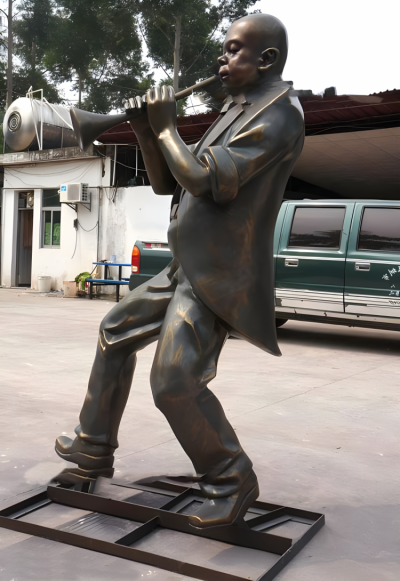 玻璃鋼仿銅吹嗩吶的西方人物雕塑