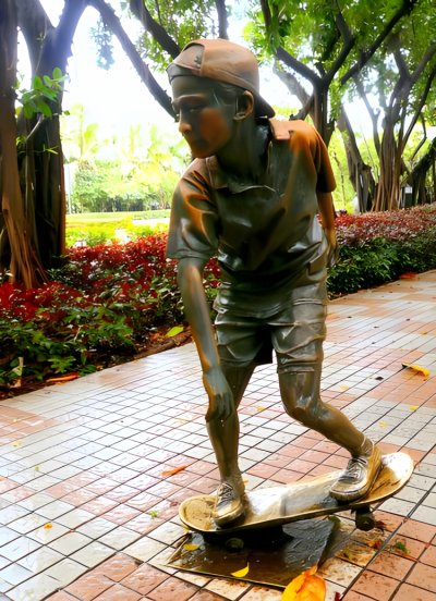 景觀公園運(yùn)動(dòng)主題擺件玻璃鋼玩滑板的人物雕塑