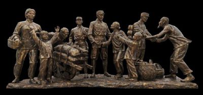 老鄉送別八路軍人物情景雕塑鑄銅人物群雕