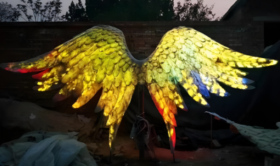 玻璃鋼發光翅膀雕塑