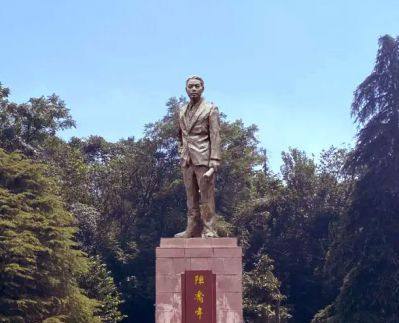 陳喬年鑄銅雕像