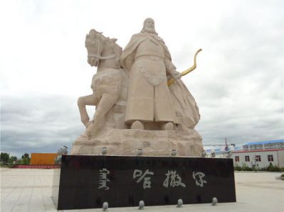 一代神弓——哈撒爾石雕人物像