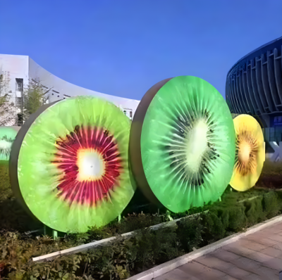 切開的仿真獼猴桃雕塑