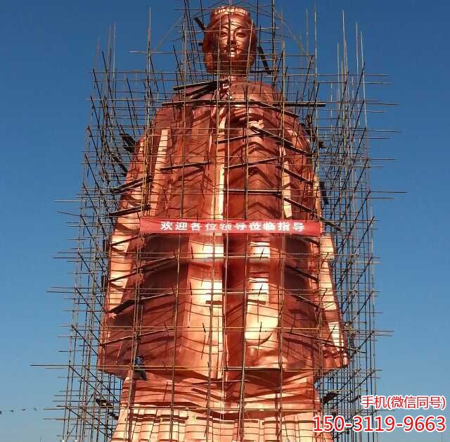 施工中的孟母雕塑像 施工中的孟母雕塑像