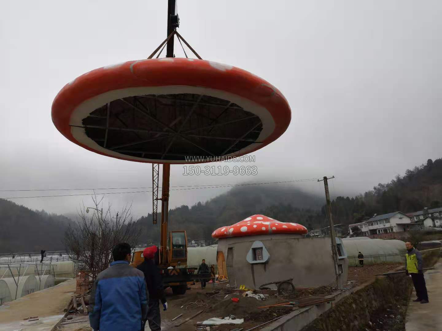 大型玻璃鋼蘑菇造型屋頂安裝效果 大型玻璃鋼蘑菇造型屋頂安裝效果