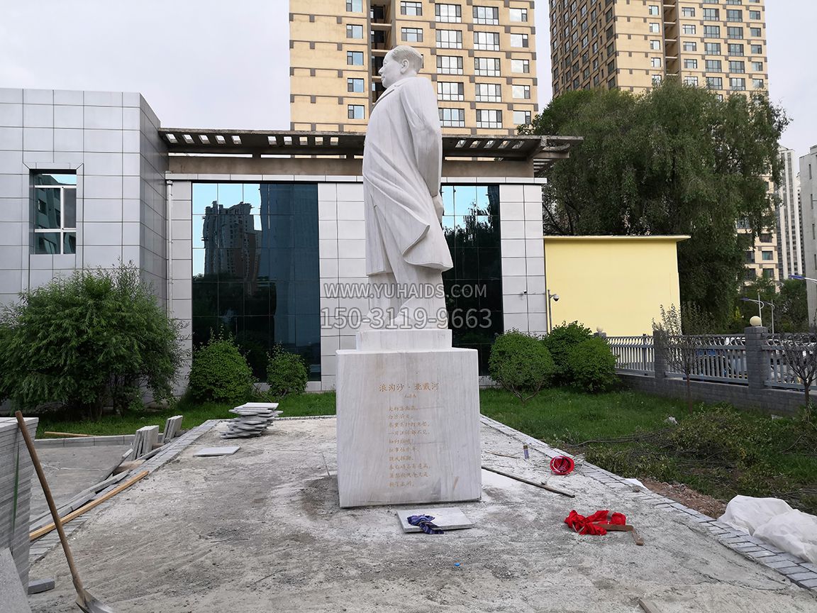 石雕主席像左視效果 石雕主席像左視效果