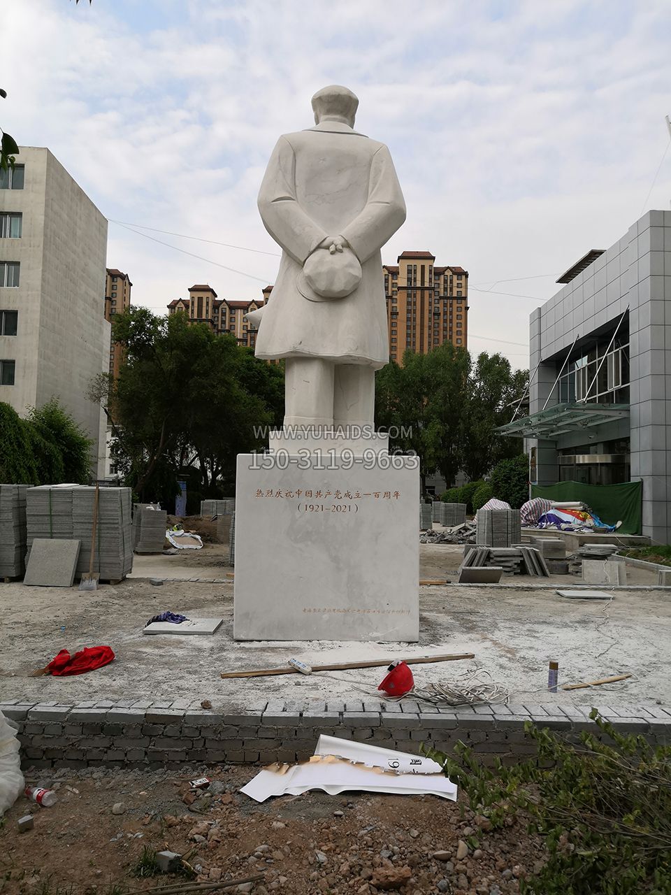 青海西寧石油博物館-主席石雕像-后視效果 青海西寧石油博物館-主席石雕像-后視效果